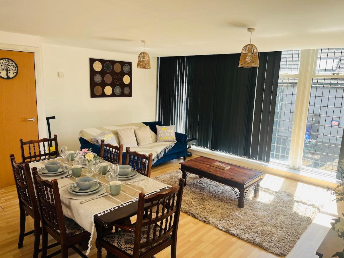 Meshael's On Wood Street, Centre Apartment